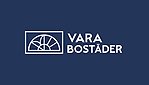 Mörkblå bakgrund med Vara Bostäders logotyp i vitt.